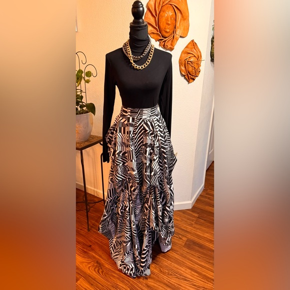 Fashion Nova Abstract Patterned Maxi Skirt - Picture 5 of 8